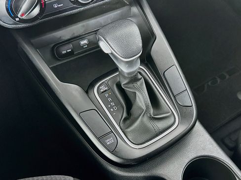 Used 2025 Kia Soul LX w/ LX Technology Package FWD image 24