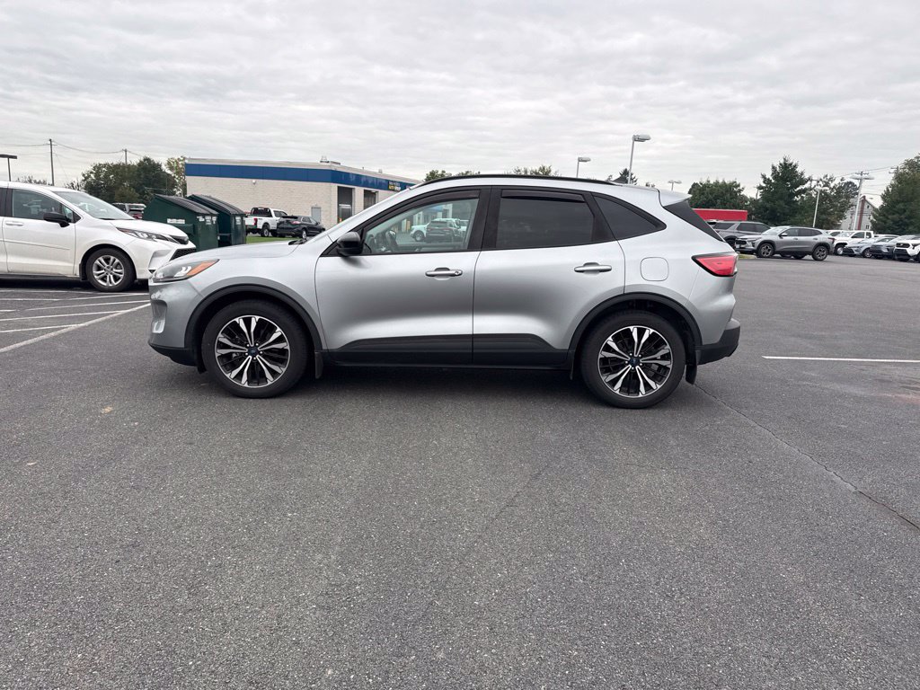 Used 2021 Ford Escape SE w/ SE Sport Appearance Package AWD/4WD image 2