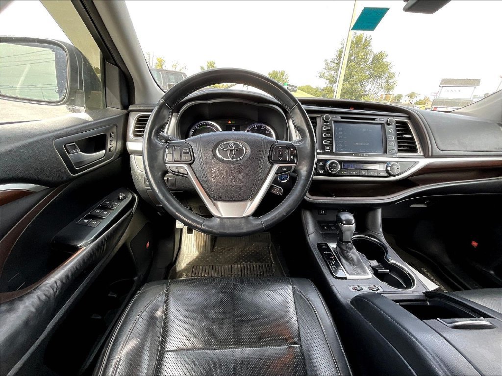 Used 2016 Toyota Highlander Limited Platinum AWD/4WD image 10
