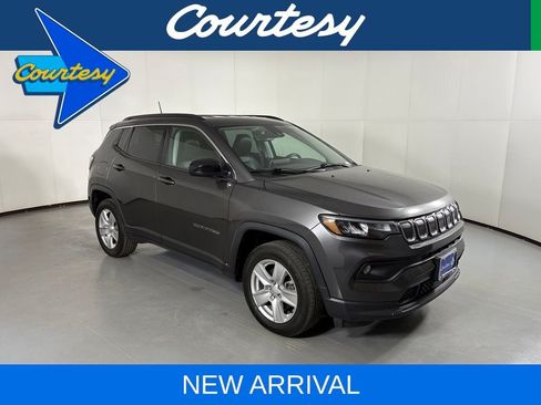 Used 2022 Jeep Compass Latitude w/ Convenience Group AWD/4WD image 1