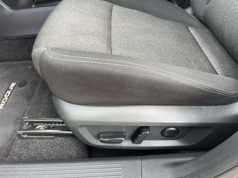 Used 2025 Nissan Rogue SV FWD image 22