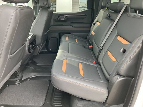 Used 2025 GMC Sierra 1500 AT4 w/ AT4 Premium Package AWD/4WD image 14