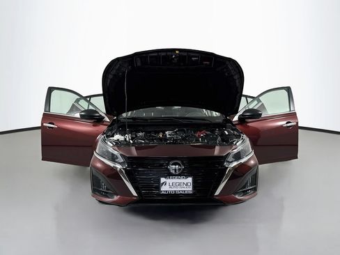 Used 2024 Nissan Altima 2.5 SV FWD image 18