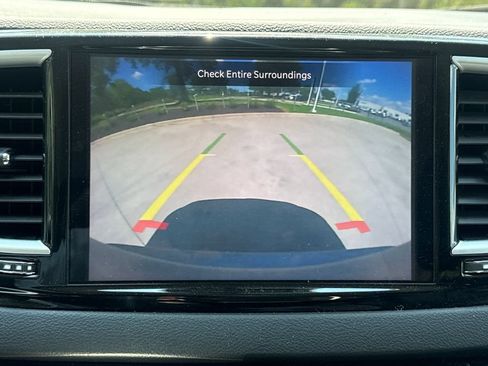 Used 2024 Chrysler Pacifica Touring-L FWD image 27