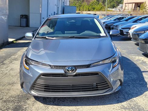 Used 2025 Toyota Corolla LE image 2