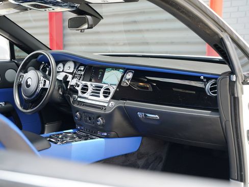 Used 2019 Rolls-Royce Wraith RWD image 30