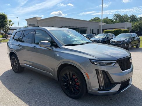 Used 2023 Cadillac XT6 Sport w/ Technology Package AWD/4WD image 5