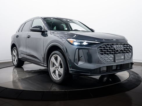 Certified 2025 Audi Q5 Premium Plus w/ Premium Plus AWD/4WD image 2