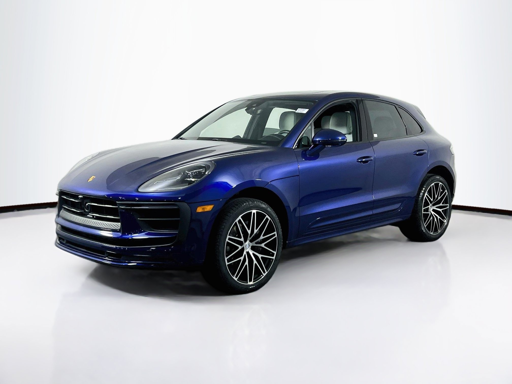 Used 2025 Porsche Macan w/ Premium Package Plus AWD/4WD image 1