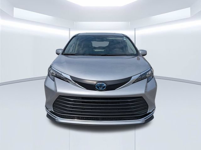 Used 2024 Toyota Sienna XLE FWD image 10