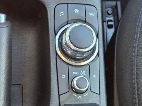 Used 2020 Toyota Yaris LE image 19