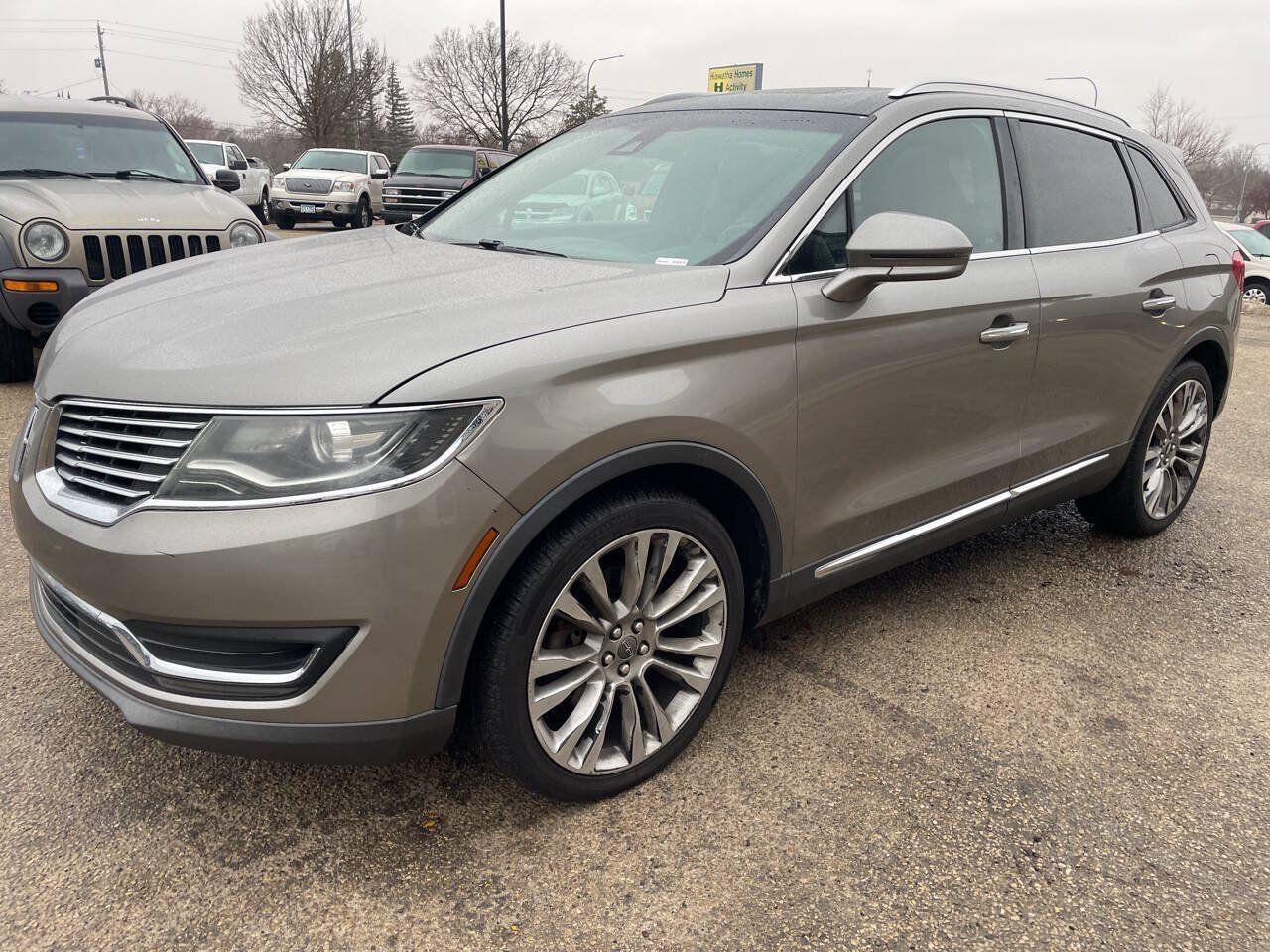 Used 2016 Lincoln MKX Reserve w/ Climate Package FWD image 4