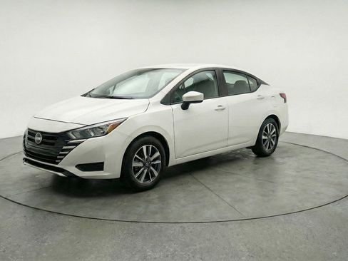 Used 2025 Nissan Versa SV FWD image 3