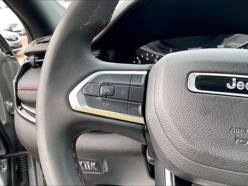 Used 2025 Jeep Compass Trailhawk AWD/4WD image 18