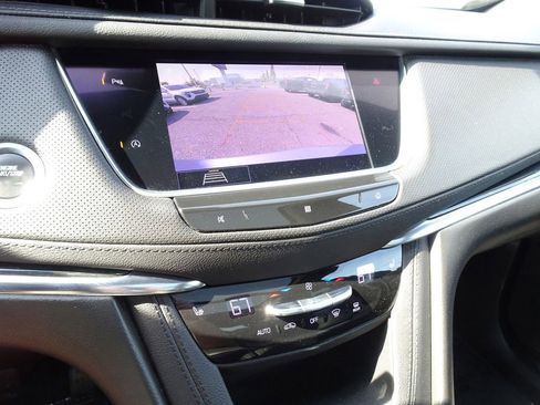 Used 2020 Cadillac XT5 Premium Luxury FWD image 19