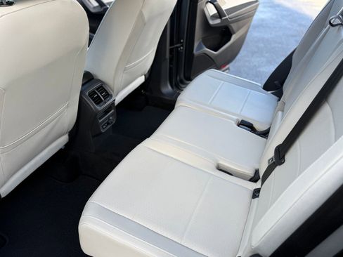 Used 2020 Volkswagen Tiguan SE image 26