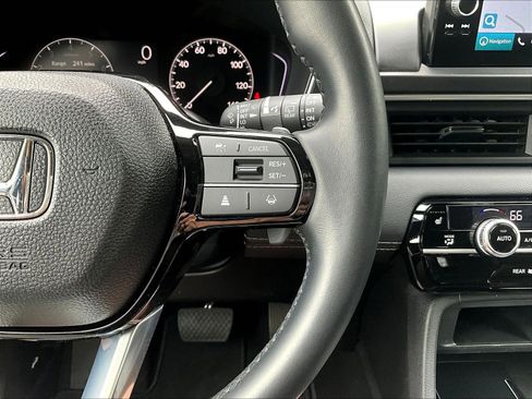 Used 2025 Honda Pilot Touring image 12