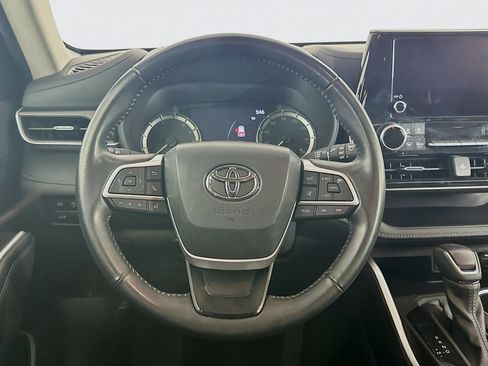 Used 2024 Toyota Highlander LE image 18