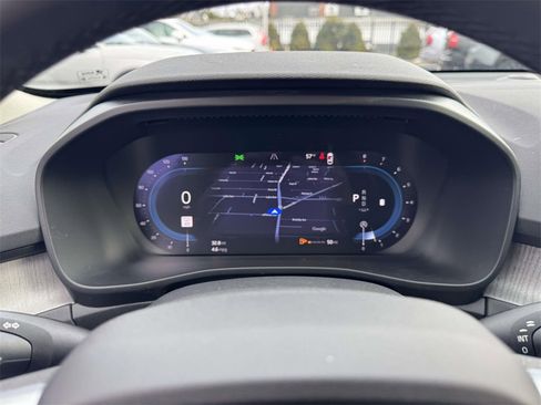 Used 2025 Volvo XC40 B5 Plus image 23