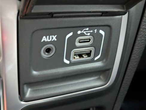 New 2025 Jeep Gladiator Sport image 18