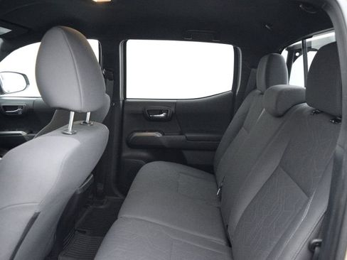 Used 2019 Toyota Tacoma TRD Off-Road w/ Technology Package AWD/4WD image 12