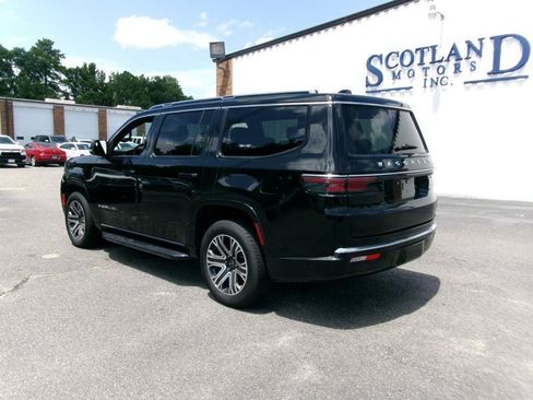 Used 2025 Jeep Wagoneer 4WD image 8