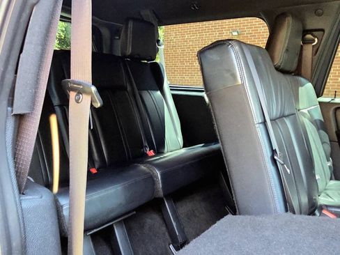 Used 2017 Lincoln Navigator L Select RWD image 17