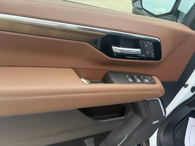 Used 2026 Chevrolet Tahoe High Country AWD/4WD image 18