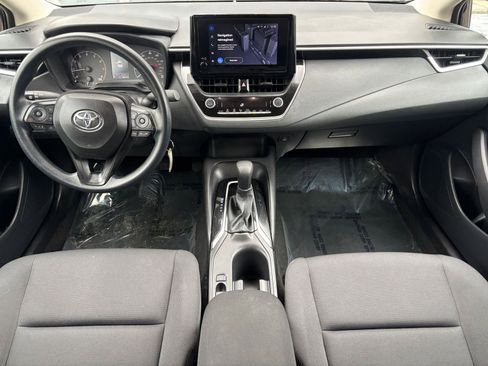 Used 2025 Toyota Corolla LE image 29
