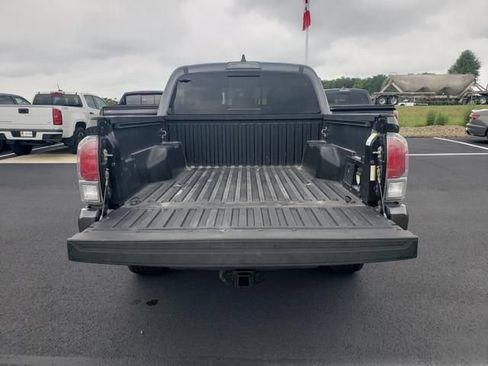 Used 2022 Toyota Tacoma TRD Sport AWD/4WD image 7