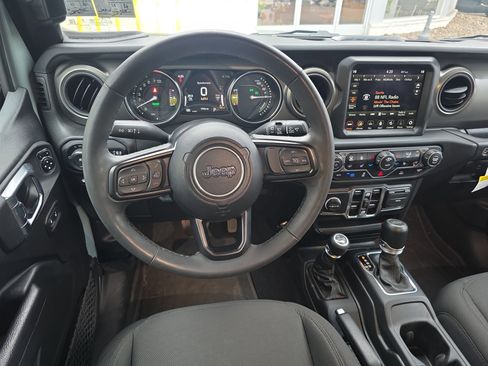 Used 2023 Jeep Wrangler Unlimited w/ Sun & Screen Package image 4