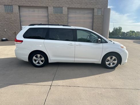 Used 2013 Toyota Sienna LE FWD image 39