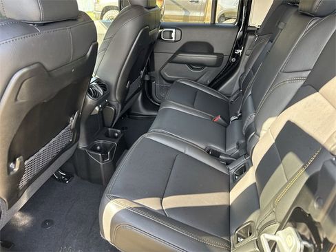 New 2025 Jeep Gladiator Sport image 19