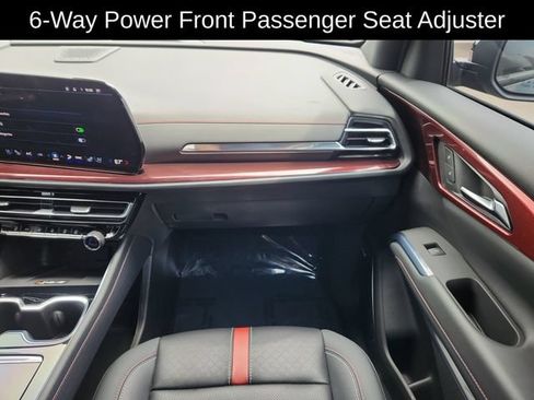 Used 2025 Chevrolet Traverse RS AWD/4WD image 23