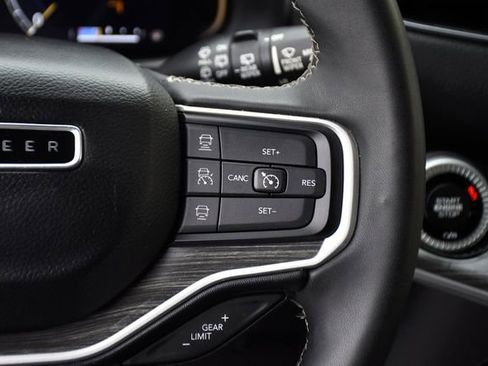 Used 2023 Jeep Wagoneer Series III w/ Premium Group I image 9