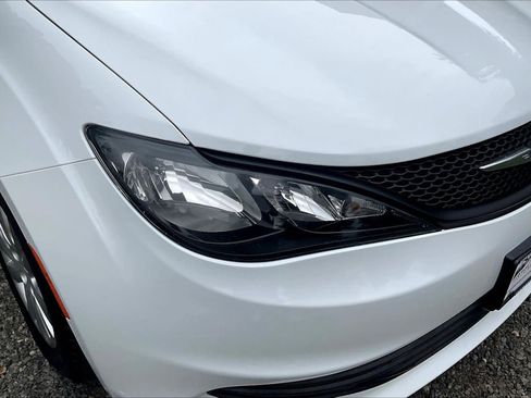 Used 2019 Chrysler Pacifica L FWD image 30