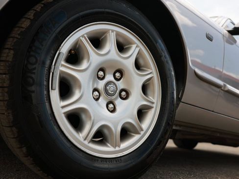 Used 2002 Jaguar XJ8 image 31