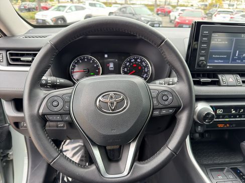 Used 2022 Toyota RAV4 XLE Premium FWD image 11