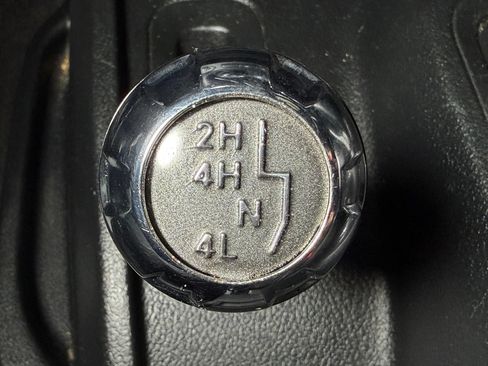 Used 2018 Jeep Wrangler Unlimited Sahara w/ Connectivity Group AWD/4WD image 33