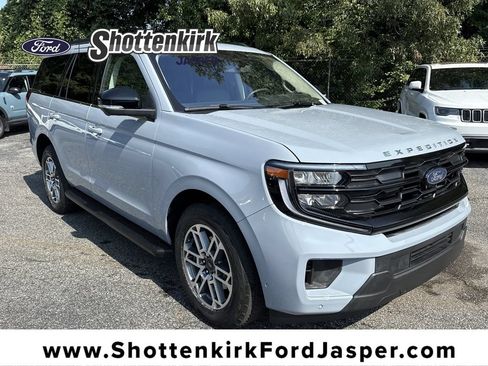 Used 2025 Ford Expedition Active AWD/4WD image 1