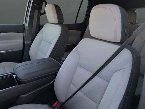 Used 2026 Chevrolet Traverse LT image 10