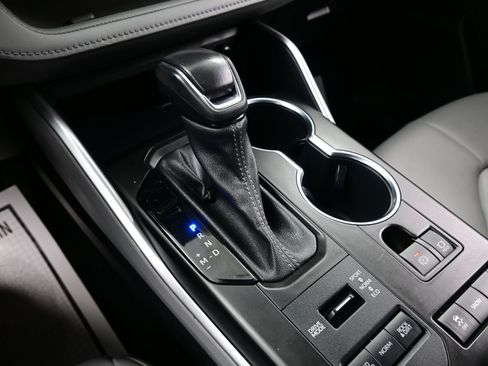 Used 2022 Toyota Highlander XLE image 22