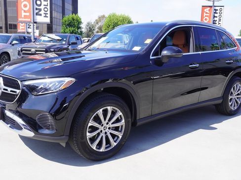Used 2026 Mercedes-Benz GLC 300 image 3