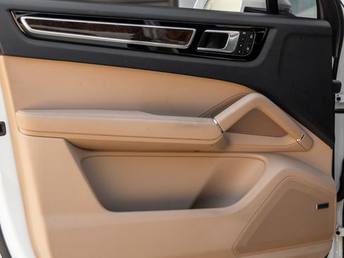 Certified 2023 Porsche Cayenne Platinum Edition AWD/4WD image 19