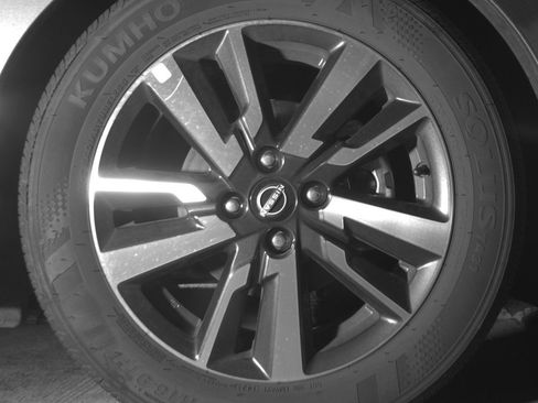 Used 2025 Nissan Versa SV FWD image 13