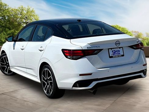 Used 2024 Nissan Sentra SR FWD image 9