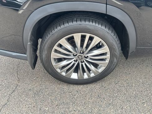 Used 2024 Toyota Highlander Platinum AWD/4WD image 44