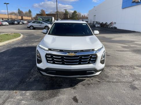 New 2026 Chevrolet Equinox LT image 2