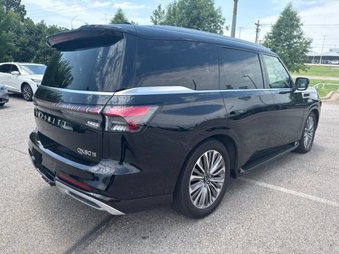 Used 2025 INFINITI QX80 Sensory AWD/4WD image 4