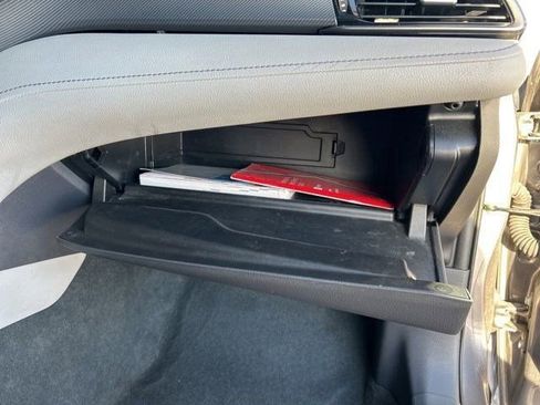 Used 2022 Toyota Camry SE image 40